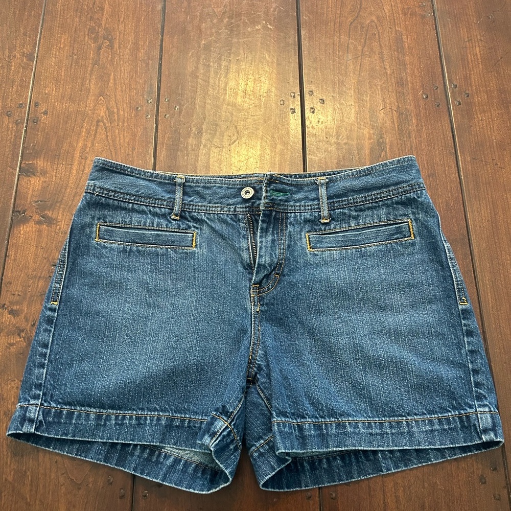 Tommy Hilfiger women’s Janie fit size -10  Jean shorts exc condition..